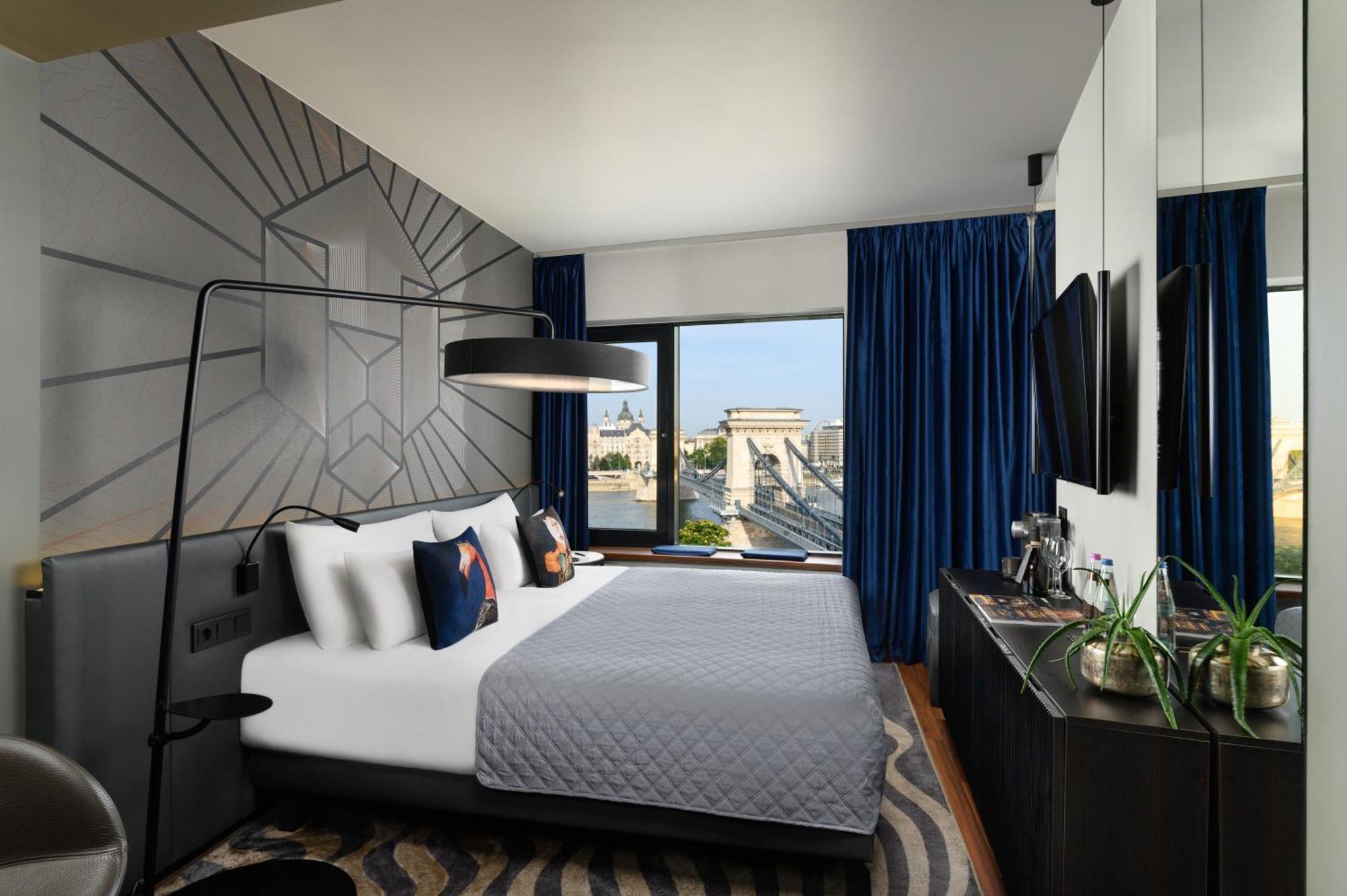 โรงแรมคลาร์ก บูดาเปสต์ ภายนอก รูปภาพ A guest room at the hotel
