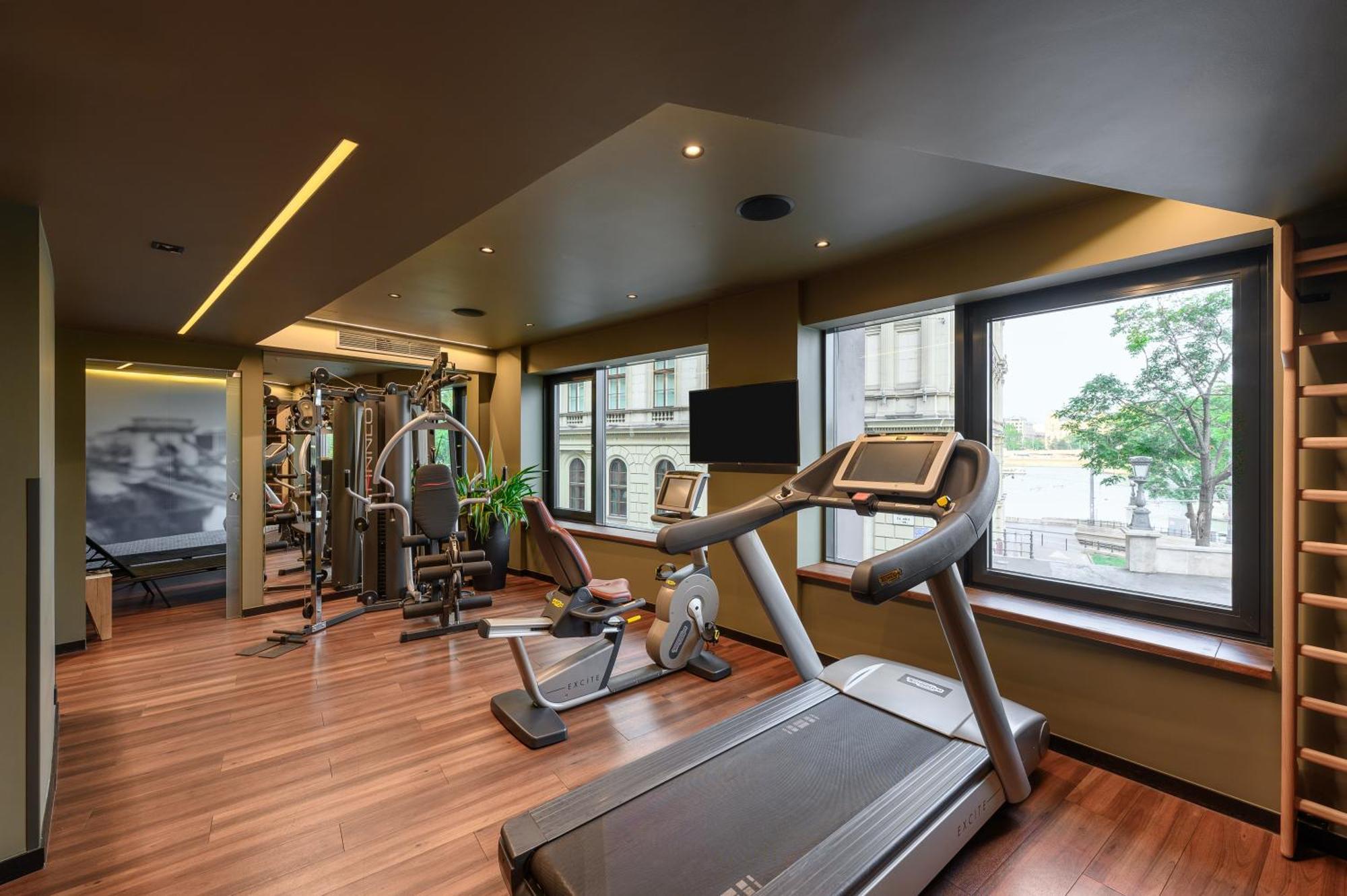 โรงแรมคลาร์ก บูดาเปสต์ ภายนอก รูปภาพ The gym at the hotel