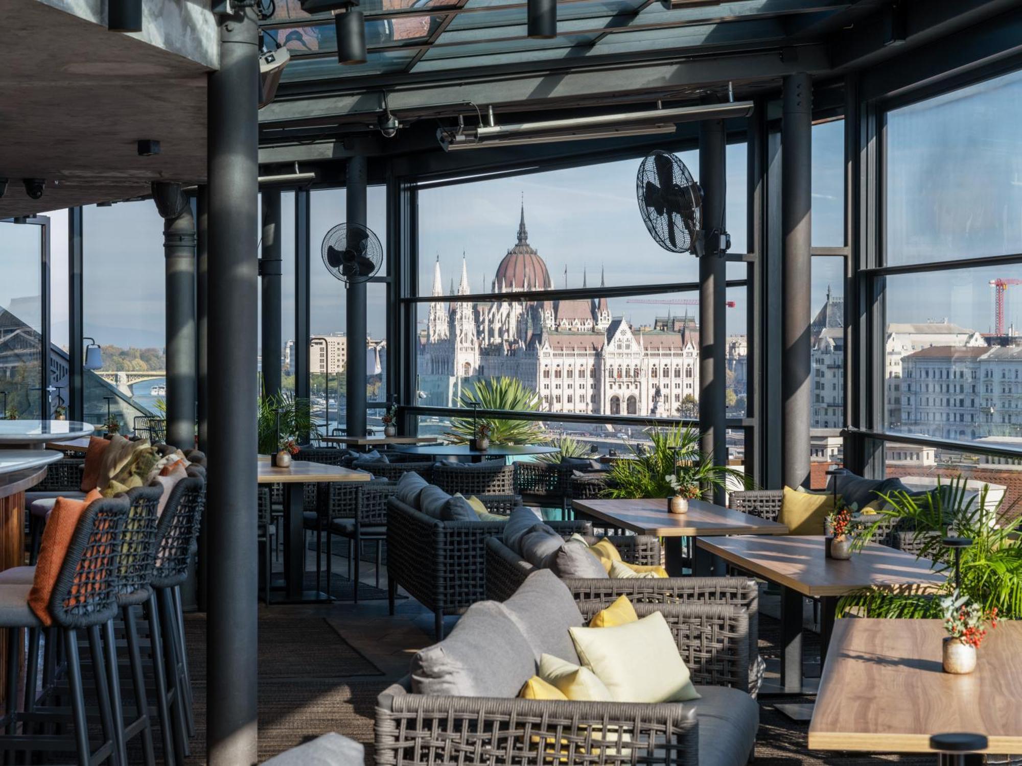 โรงแรมคลาร์ก บูดาเปสต์ ภายนอก รูปภาพ The 360° Sky Bar