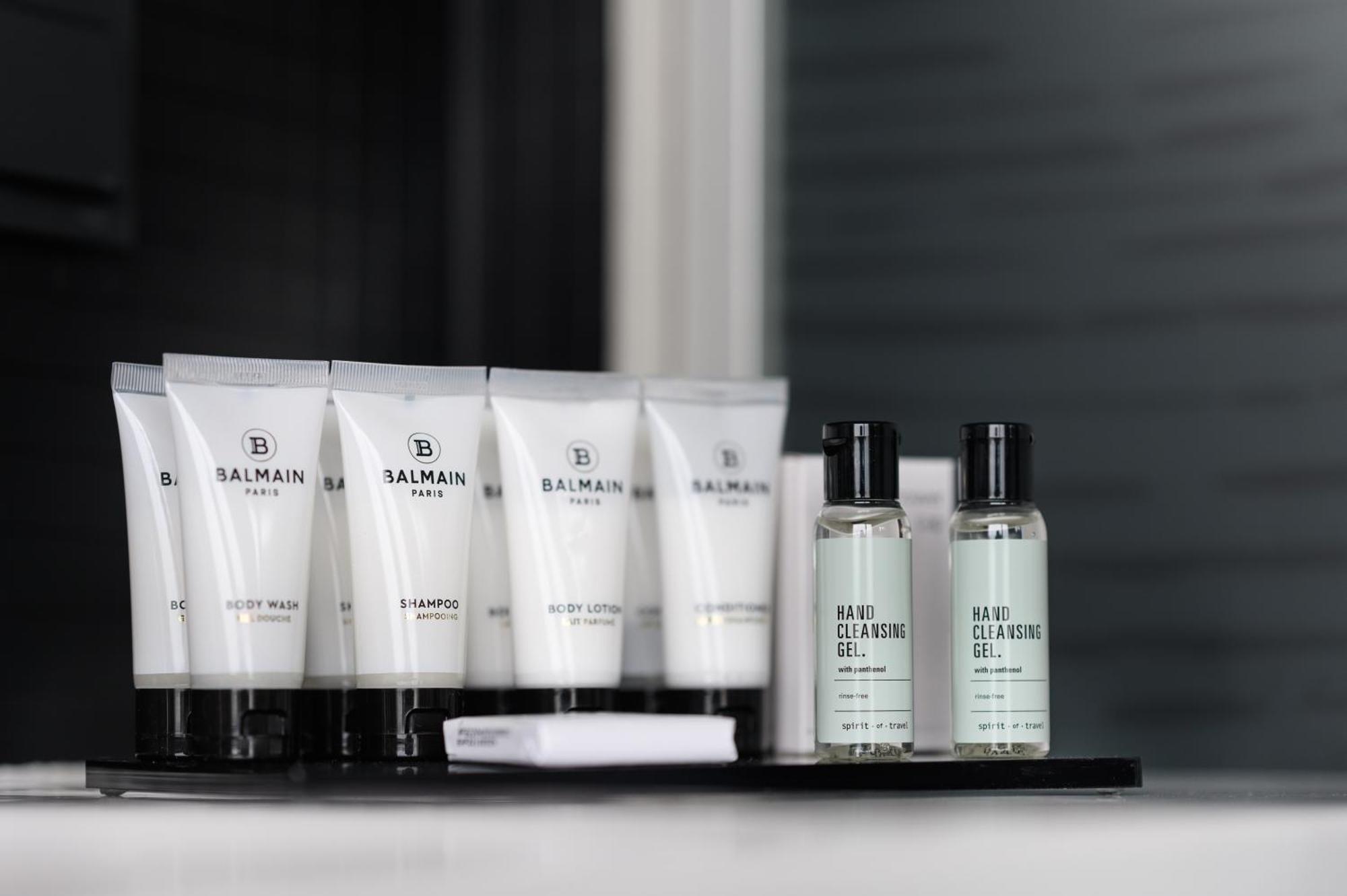 โรงแรมคลาร์ก บูดาเปสต์ ภายนอก รูปภาพ Balmain Paris amenities