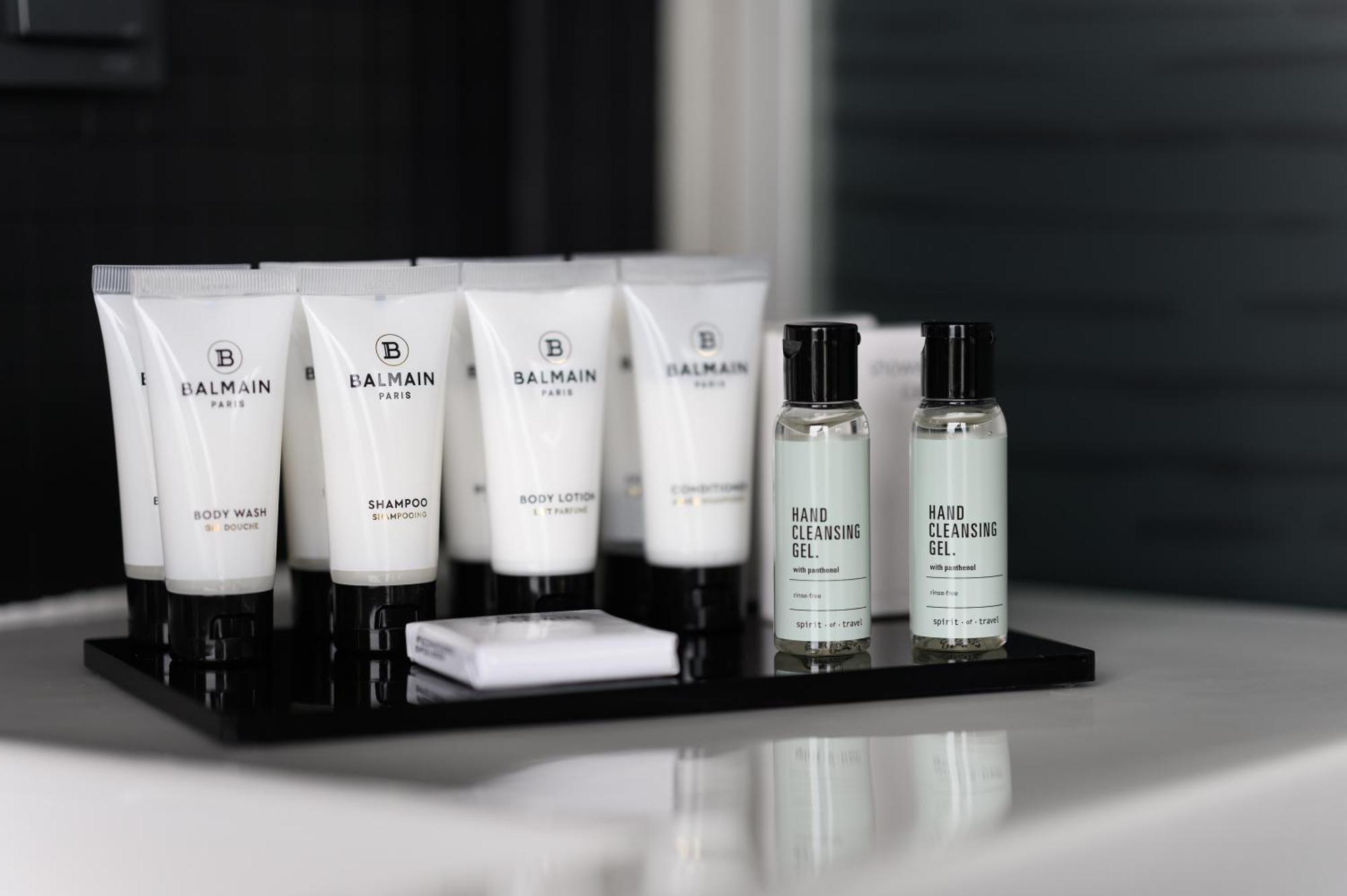 โรงแรมคลาร์ก บูดาเปสต์ ภายนอก รูปภาพ Balmain Paris amenities
